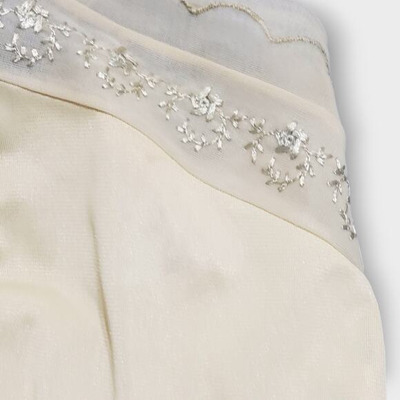 Vtg Vassarette Hollywood Mesh Embroidered Slip Sz 34A Neutral Nude Rockability - Picture 9 of 14